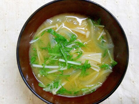 えのきと玉ねぎと水菜の味噌汁